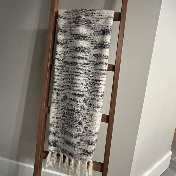 WEST ELM FRINGE LIGHTWEIGHT THROW BLACK GRAY WHITE  44 IN x 56 IN - Picture 1 of 9